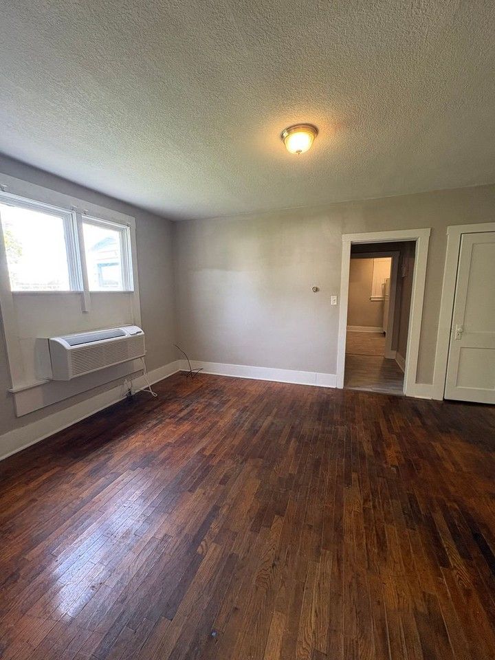 209 Old Mill Rd - Photo 4 of 7
