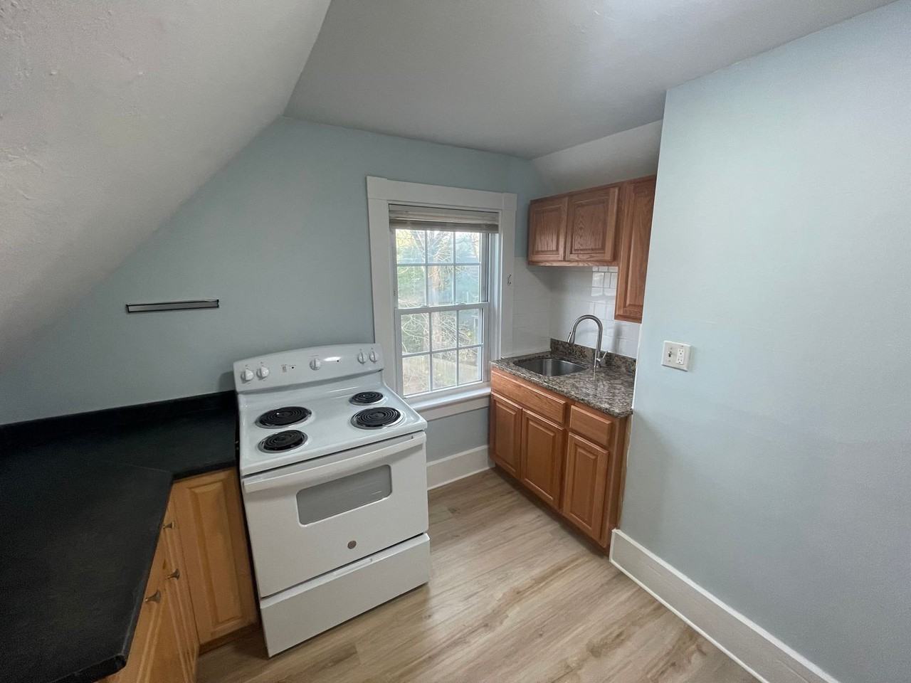 258 Lowell Ave - Photo 7 of 14