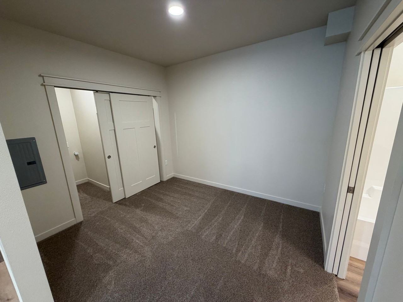 Lincoln St. Apartments - Photo 5 of 26