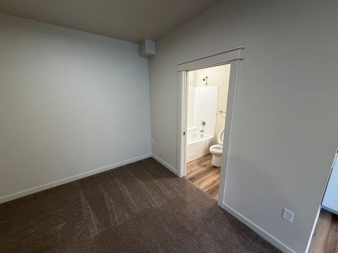Lincoln St. Apartments - Photo 6 of 26