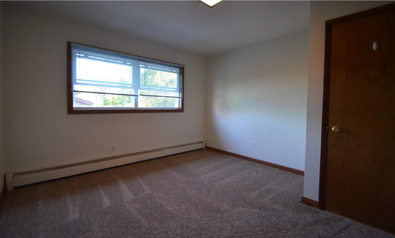 Elm Drive Apartments - Photo 4 of 10