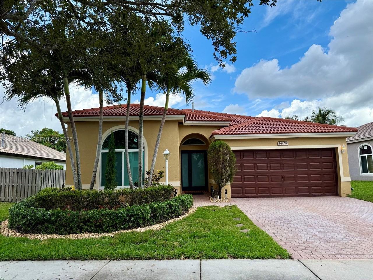 14228 Northwest 19th Street - Photo 4 of 29