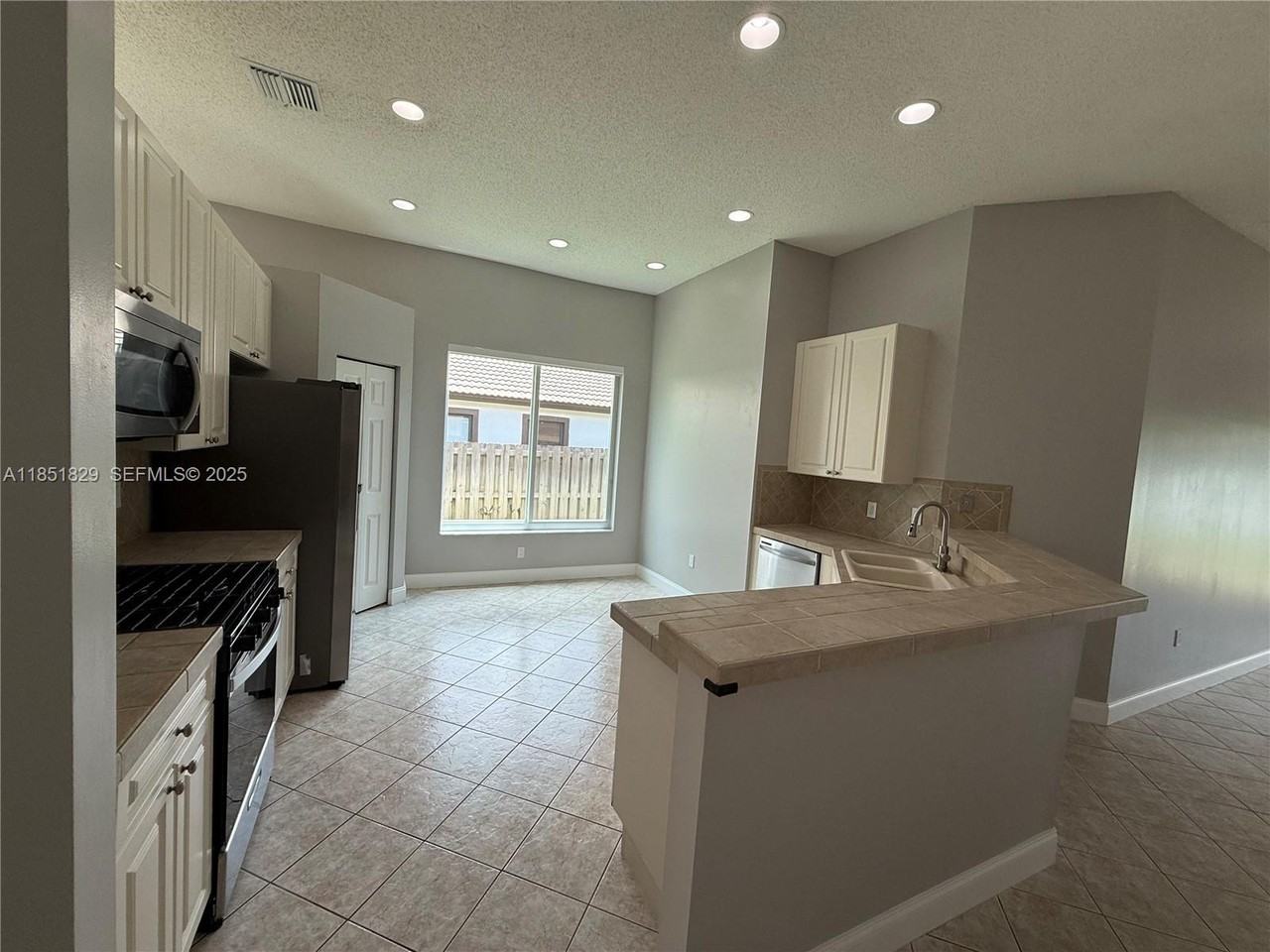 14228 Northwest 19th Street - Photo 5 of 29