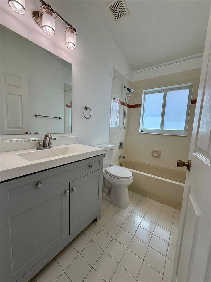 14228 Northwest 19th Street - Photo 6 of 29