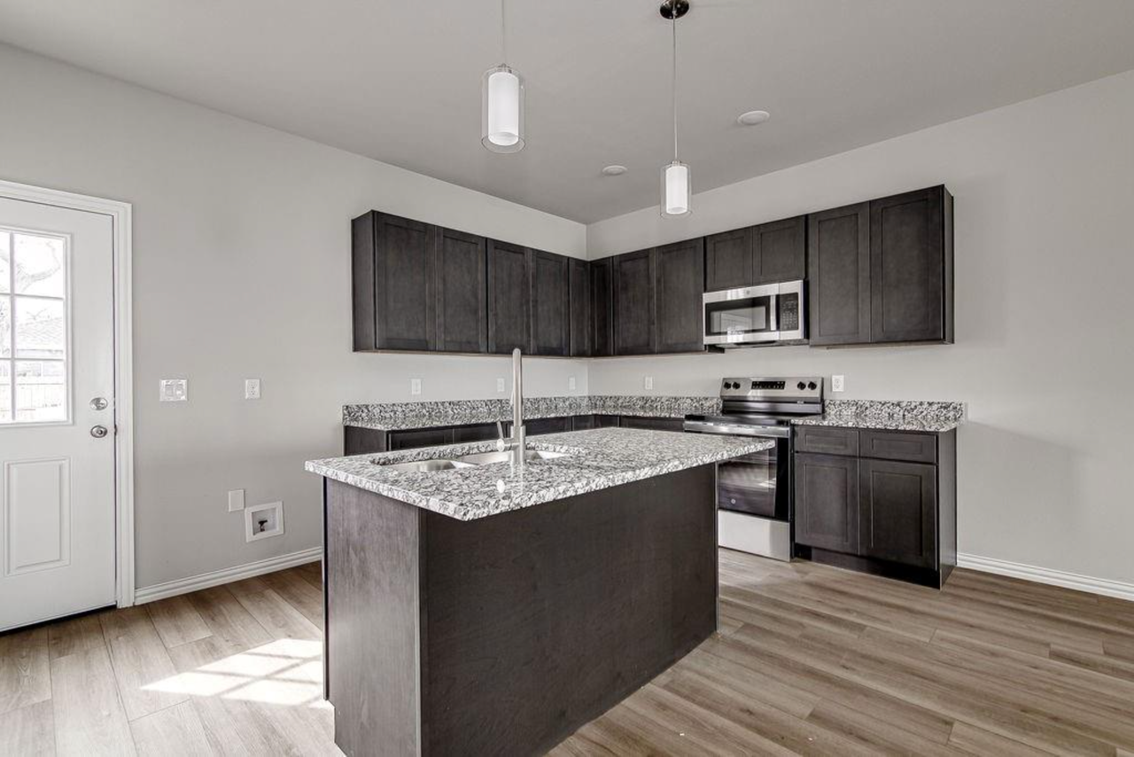 1138 E Broadway Ave #1138 - Photo 3 of 12