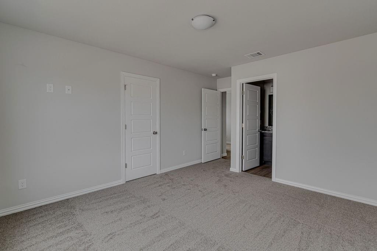 1138 E Broadway Ave #1138 - Photo 6 of 12