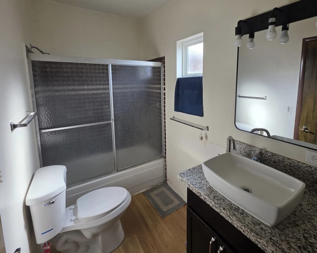 4449 E 13th St #3 - Photo 4 of 6