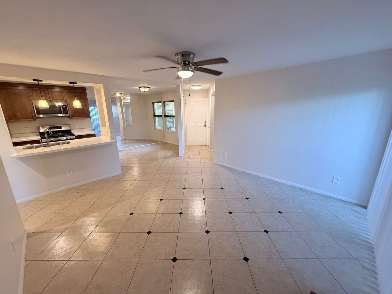 2035 Lakeridge Cir #101 - Photo 3 of 25