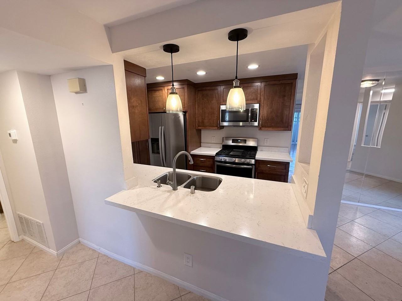 2035 Lakeridge Cir #101 - Photo 5 of 25