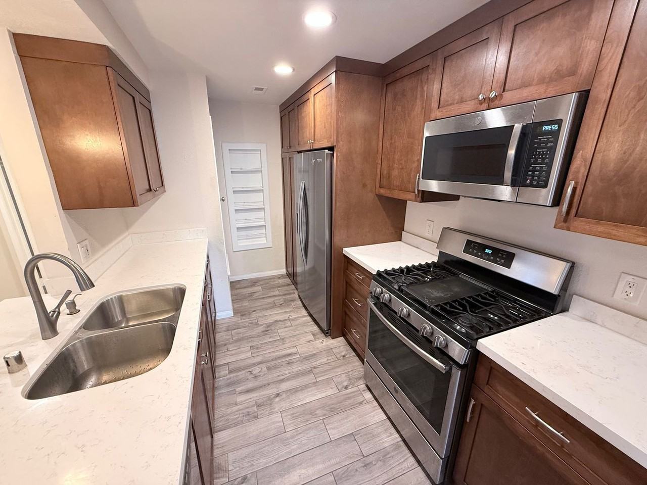 2035 Lakeridge Cir #101 - Photo 7 of 25