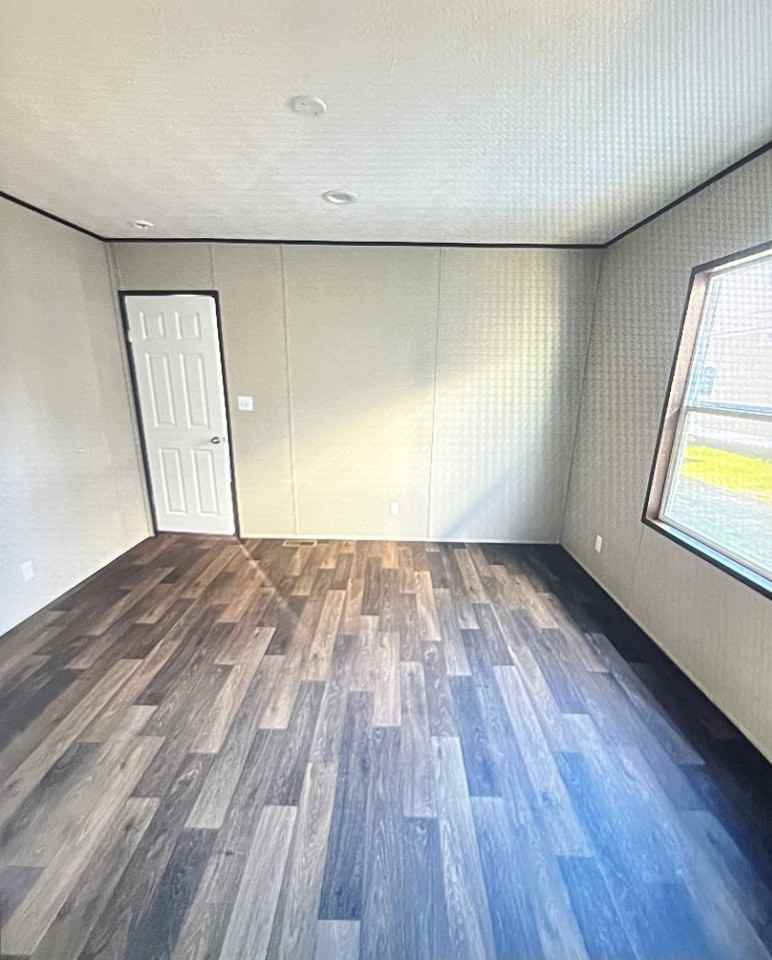 912 Yarborough Loop - Photo 3 of 5