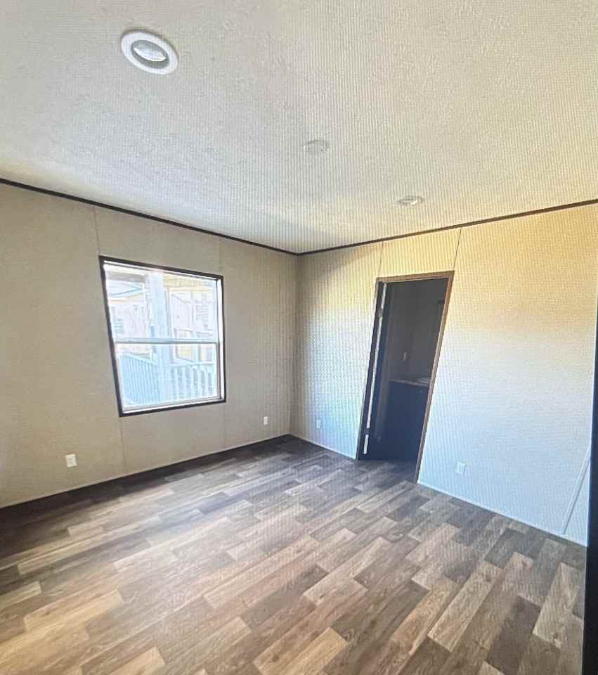 912 Yarborough Loop - Photo 4 of 5