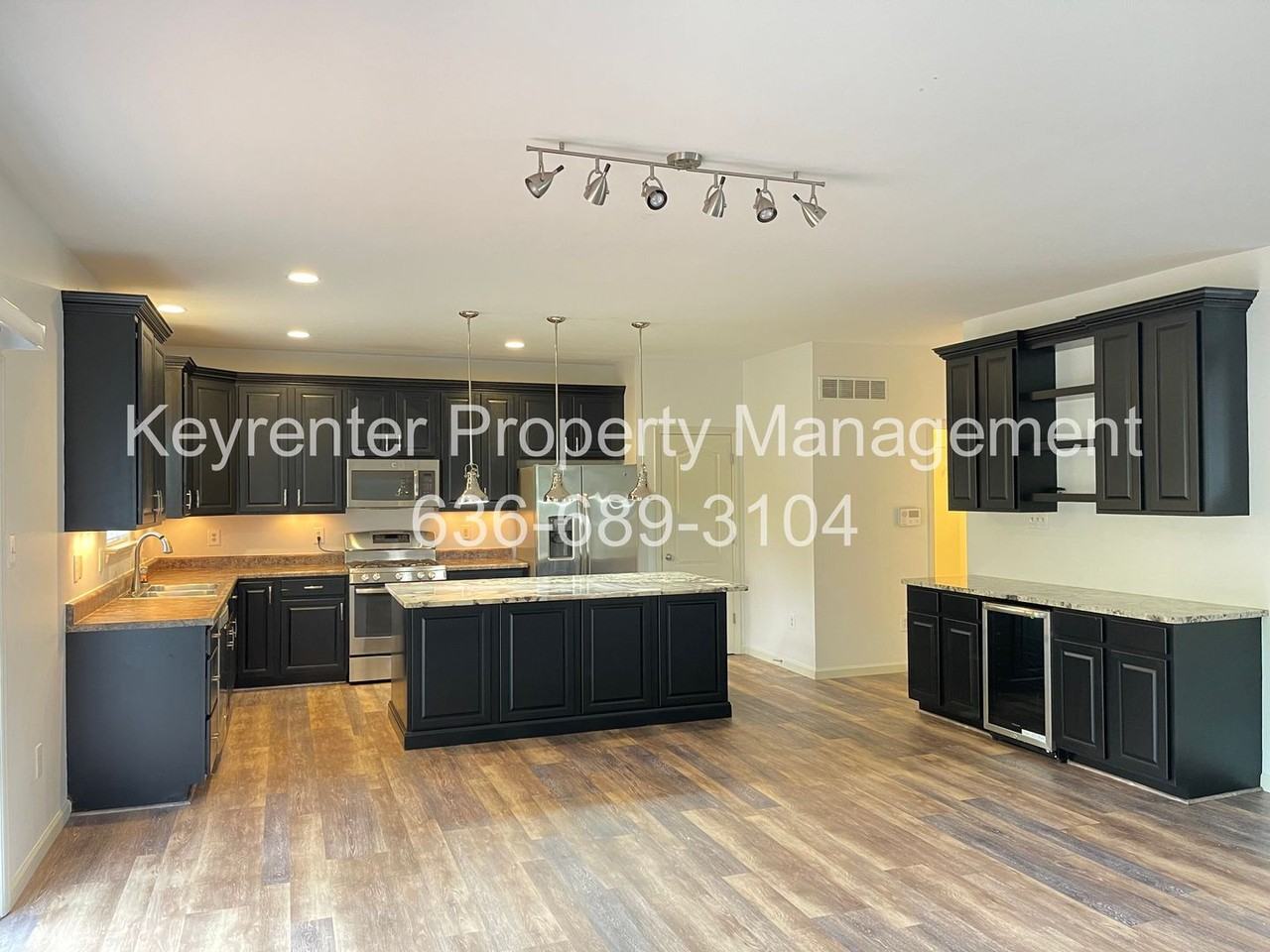1437 Bridgeport Ter - Photo 4 of 20