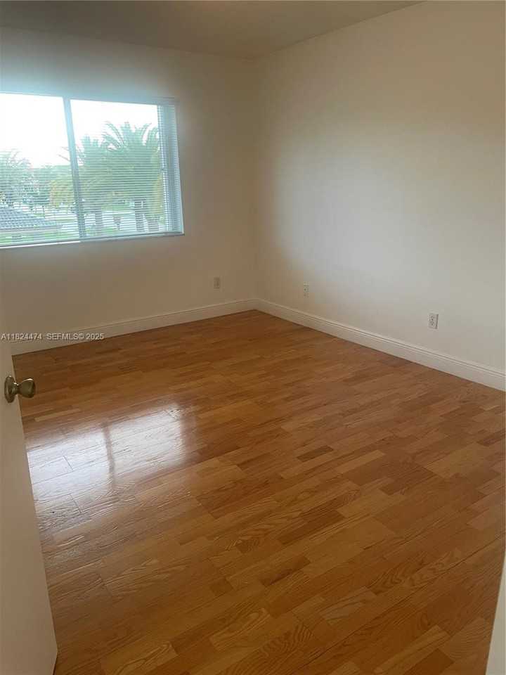 16852 Southwest 148th Avenue - Photo 3 of 29