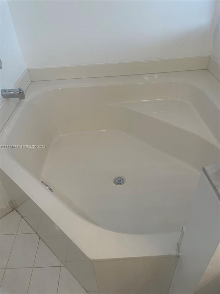 16852 Southwest 148th Avenue - Photo 6 of 29