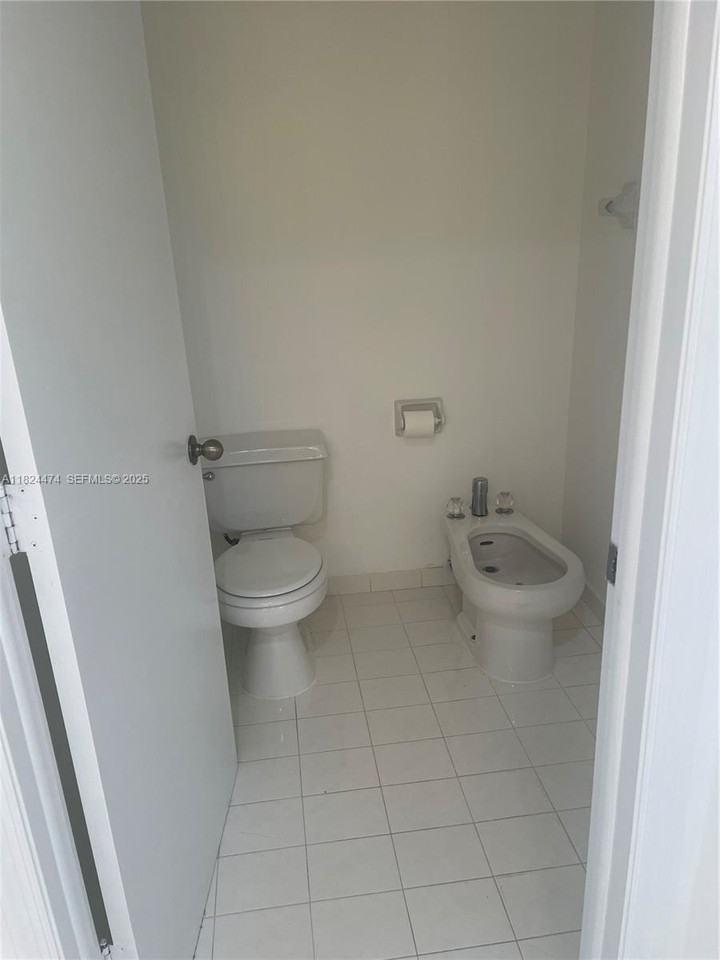 16852 Southwest 148th Avenue - Photo 7 of 29