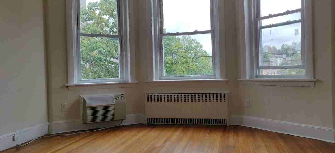 40 Lancaster Ter - Photo 2 of 21