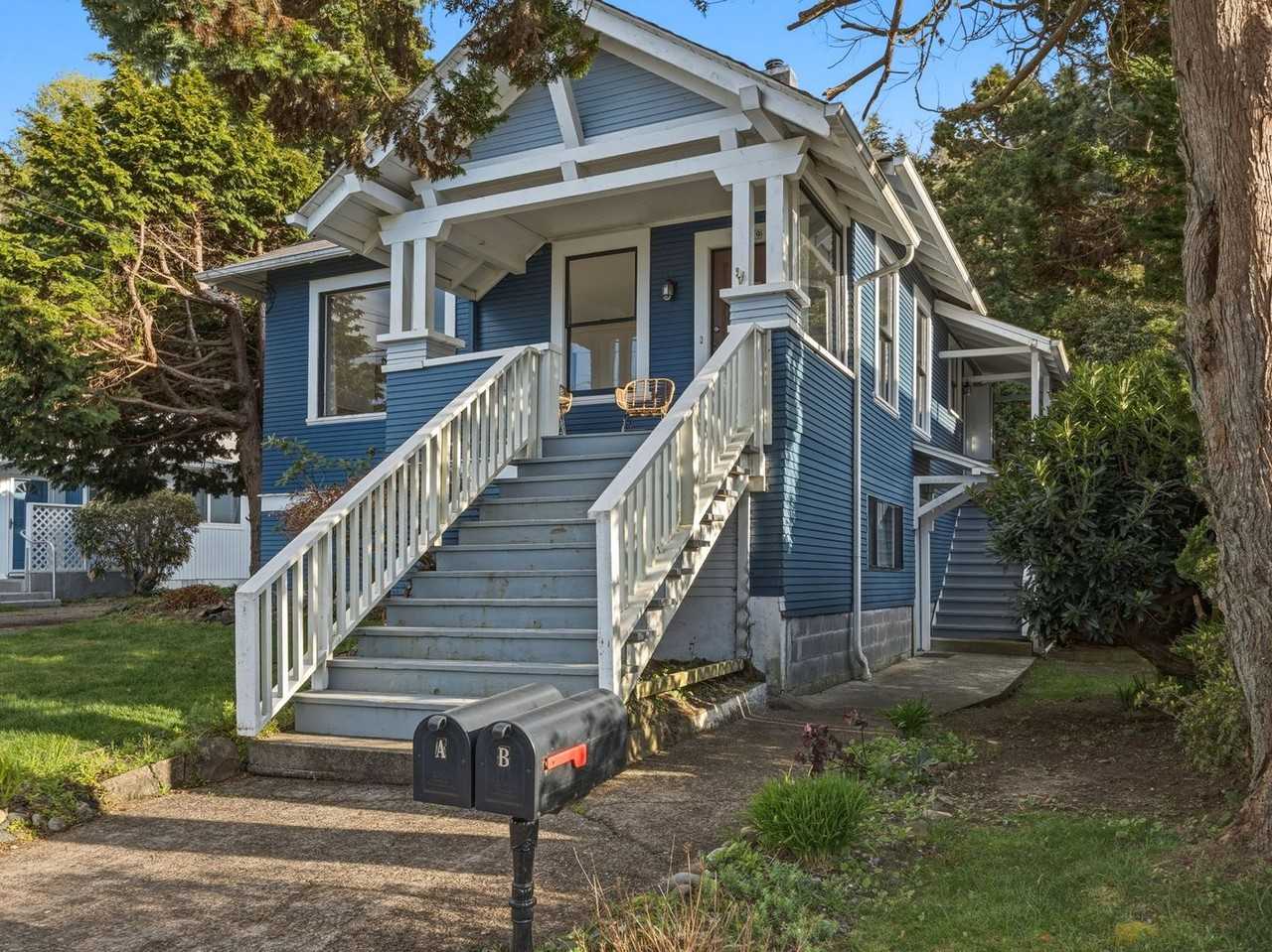 1939 1939 Irving Ave - B/Lower - Photo 2 of 18