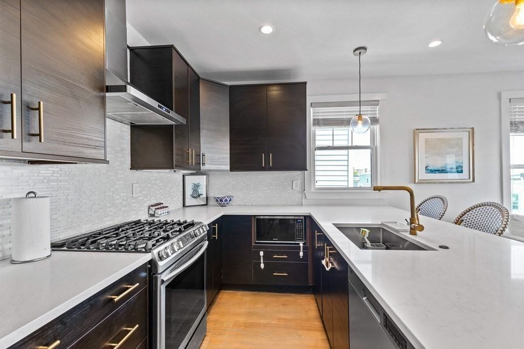 241 Lexington St #2 - Photo 4 of 21