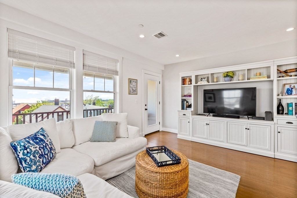 241 Lexington St #2 - Photo 7 of 21