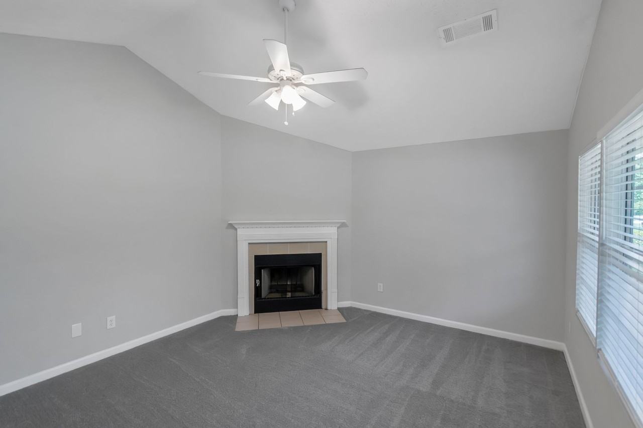 9540 Sleepy Hollow Ln - Photo 2 of 17