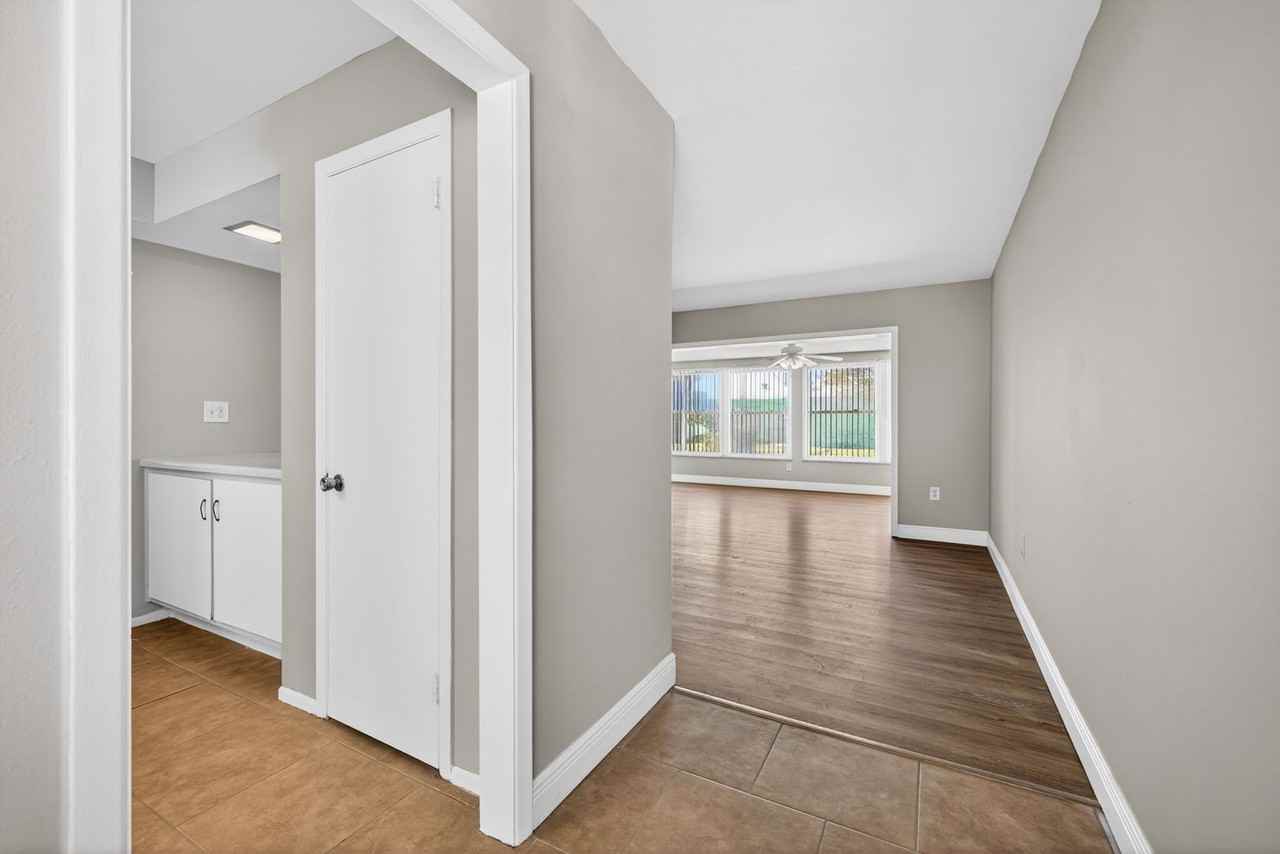 1528 Chevy Chase Dr - Photo 4 of 31