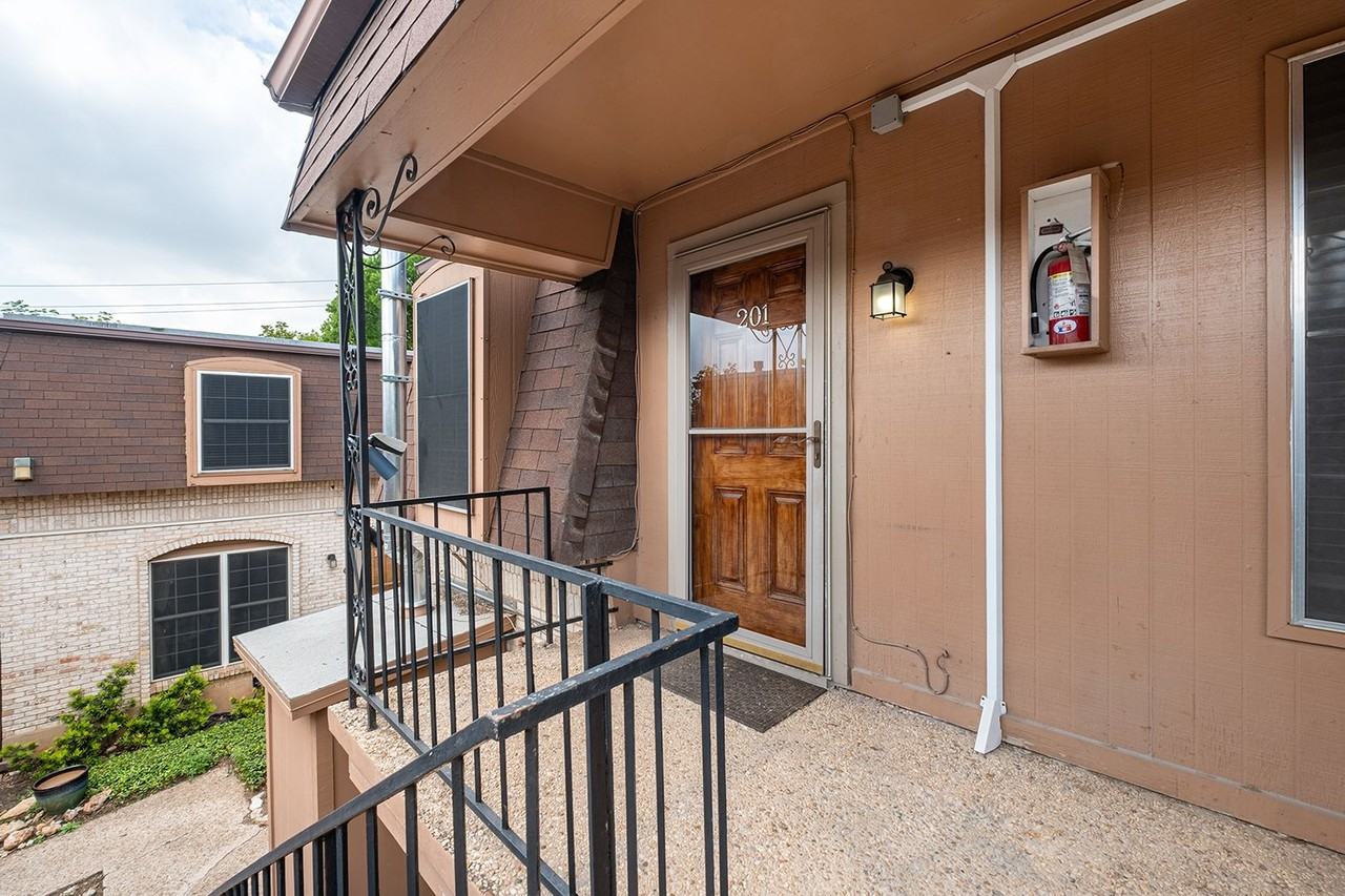 7801 Shoal Creek Blvd #201 - Photo 5 of 22