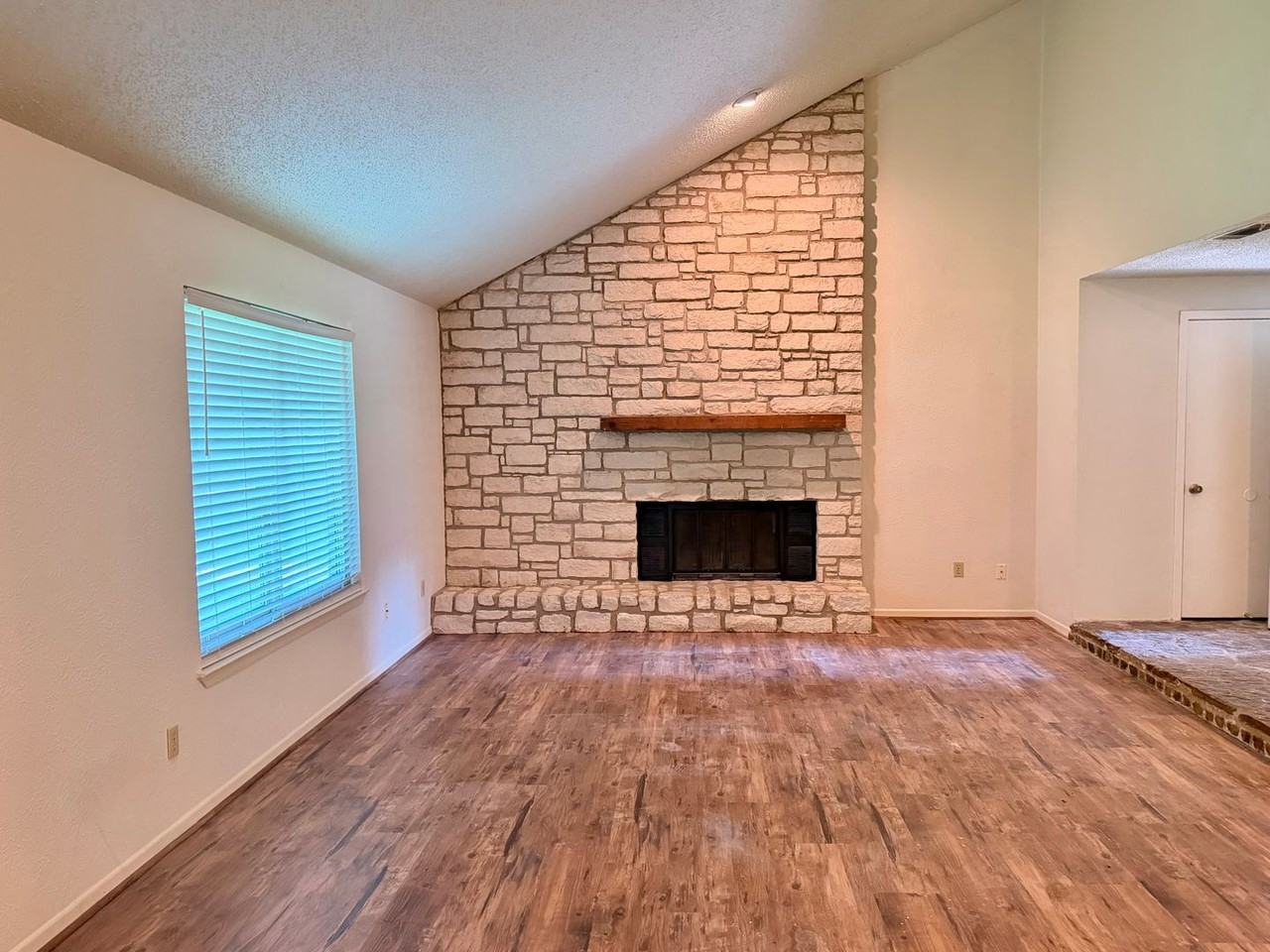 108 Stone Canyon Ct - Photo 2 of 13