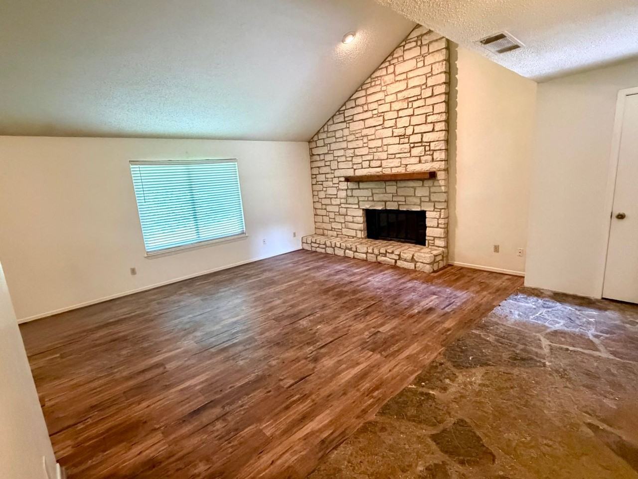 108 Stone Canyon Ct - Photo 3 of 13
