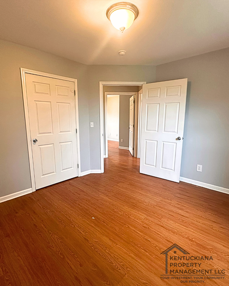 Chilewich Apartments - Photo 7 of 31
