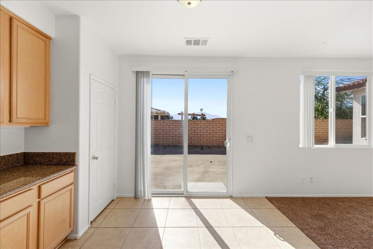 37771 Guildford St - Photo 6 of 42