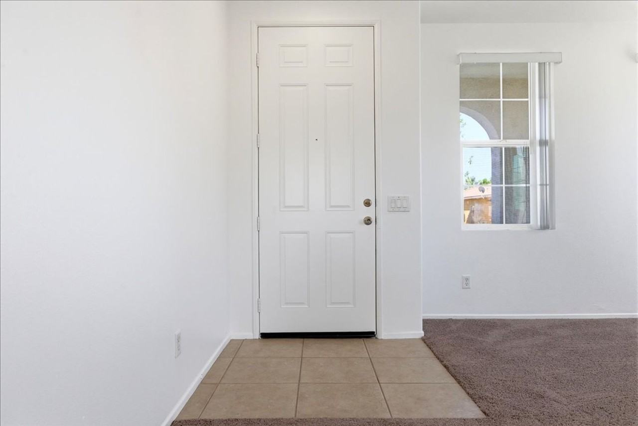 37771 Guildford St - Photo 7 of 42