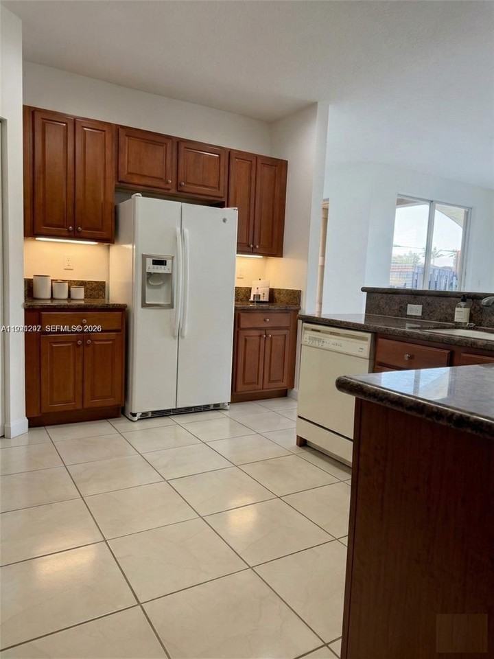 11541 Northwest 68th Terrace - Photo 3 of 10