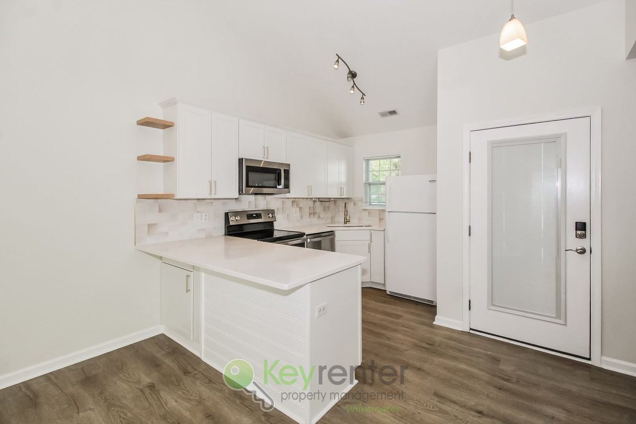 3733 Merestone Dr - Photo 3 of 20