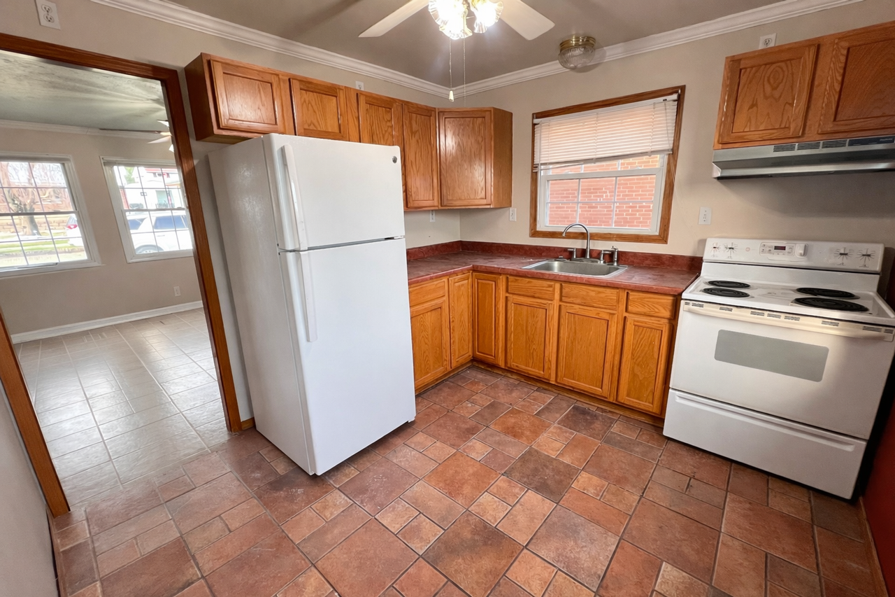 829 6th Ave - Photo 2 of 22