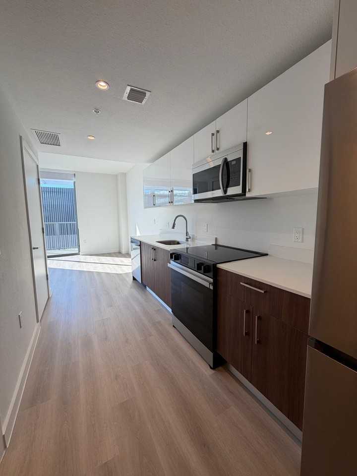 841 E 26th St #B5 - Photo 5 of 5