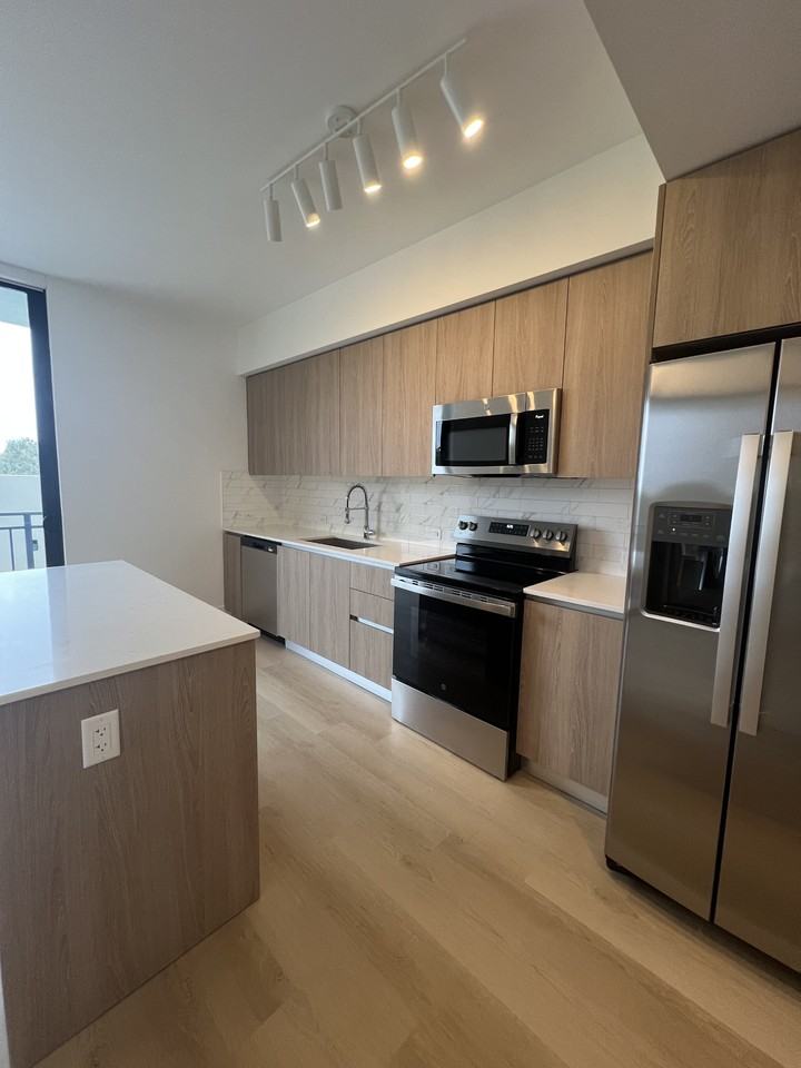 3001 Nw 17th St #A8 - Photo 2 of 4