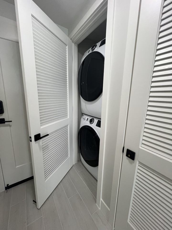 3001 Nw 17th St #A8 - Photo 3 of 4