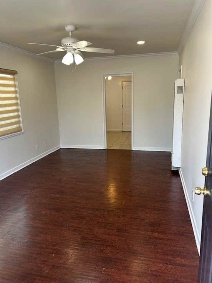 478 Almond Ave - Photo 2 of 10