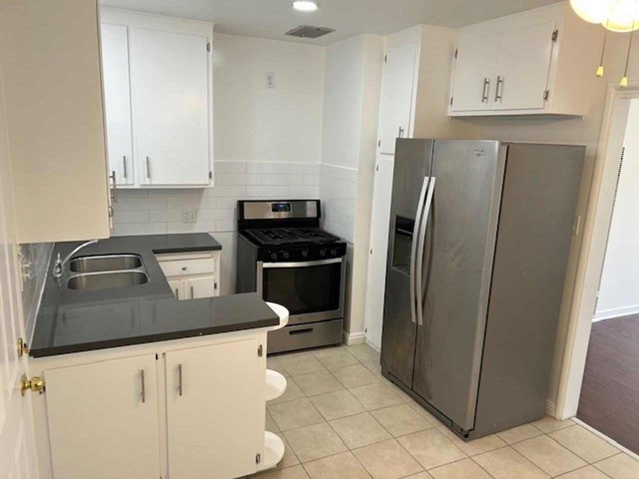 478 Almond Ave - Photo 5 of 10