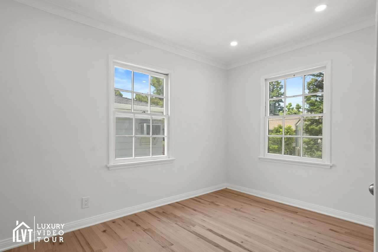 436 Kelton Ave - Photo 7 of 22