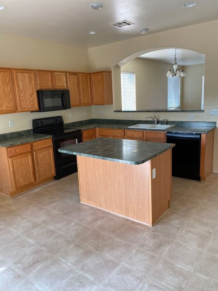 4569 E Sundance Ave - Photo 6 of 17