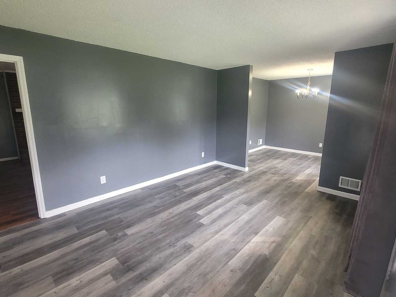 109 Glenshire Dr - Photo 2 of 19