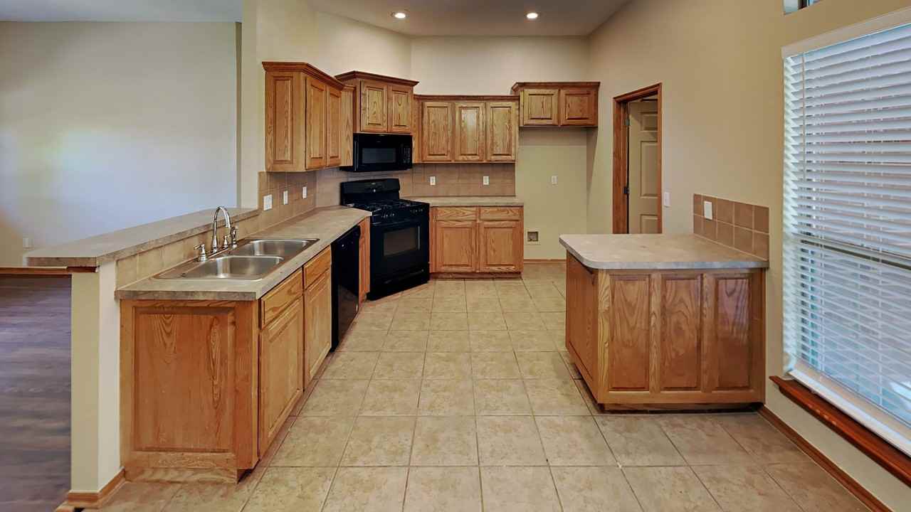 16409 Stoneview Dr - Photo 6 of 17