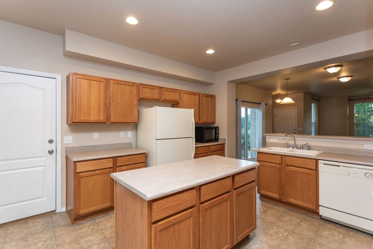 6563 Silverwind Cir - Photo 6 of 30