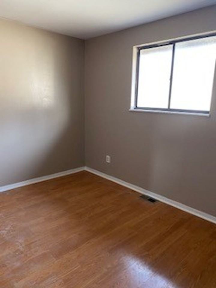 2222 Brown St - Photo 5 of 8