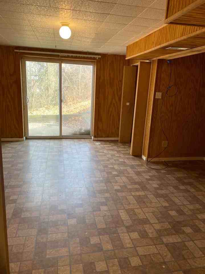 2222 Brown St - Photo 6 of 8