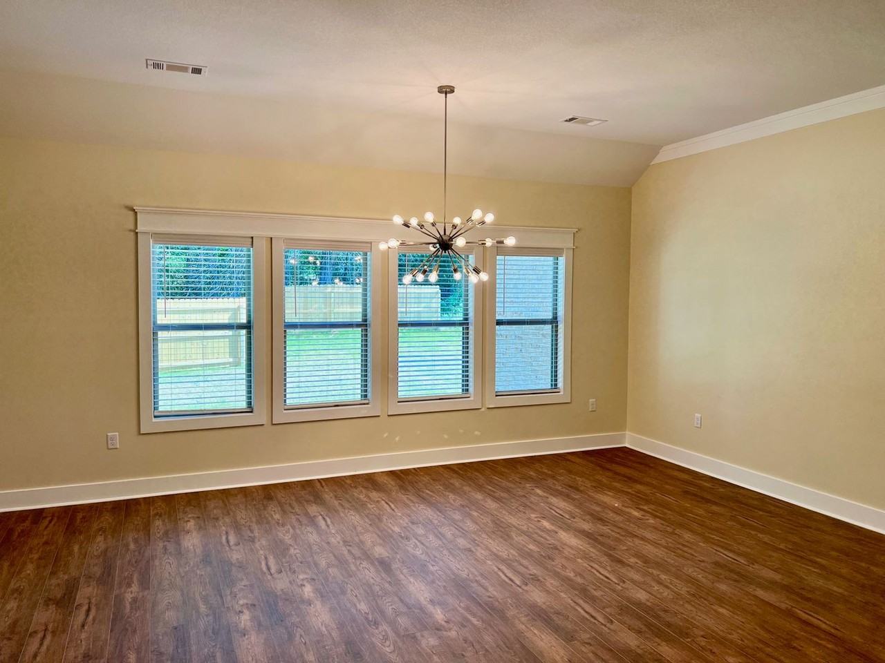 4810 Edgemont Dr - Photo 5 of 24