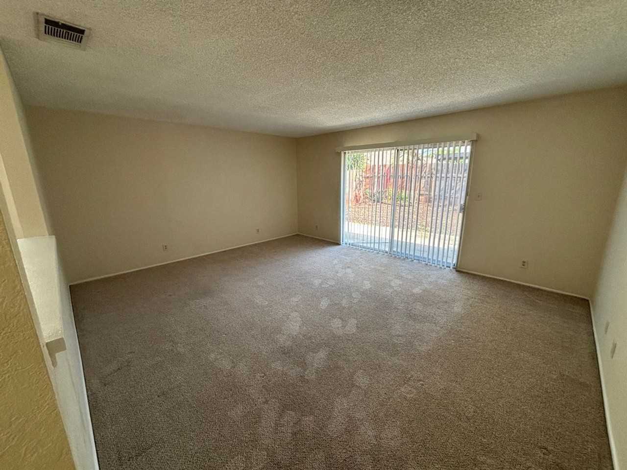 1011 Minerva Ct - Photo 5 of 19