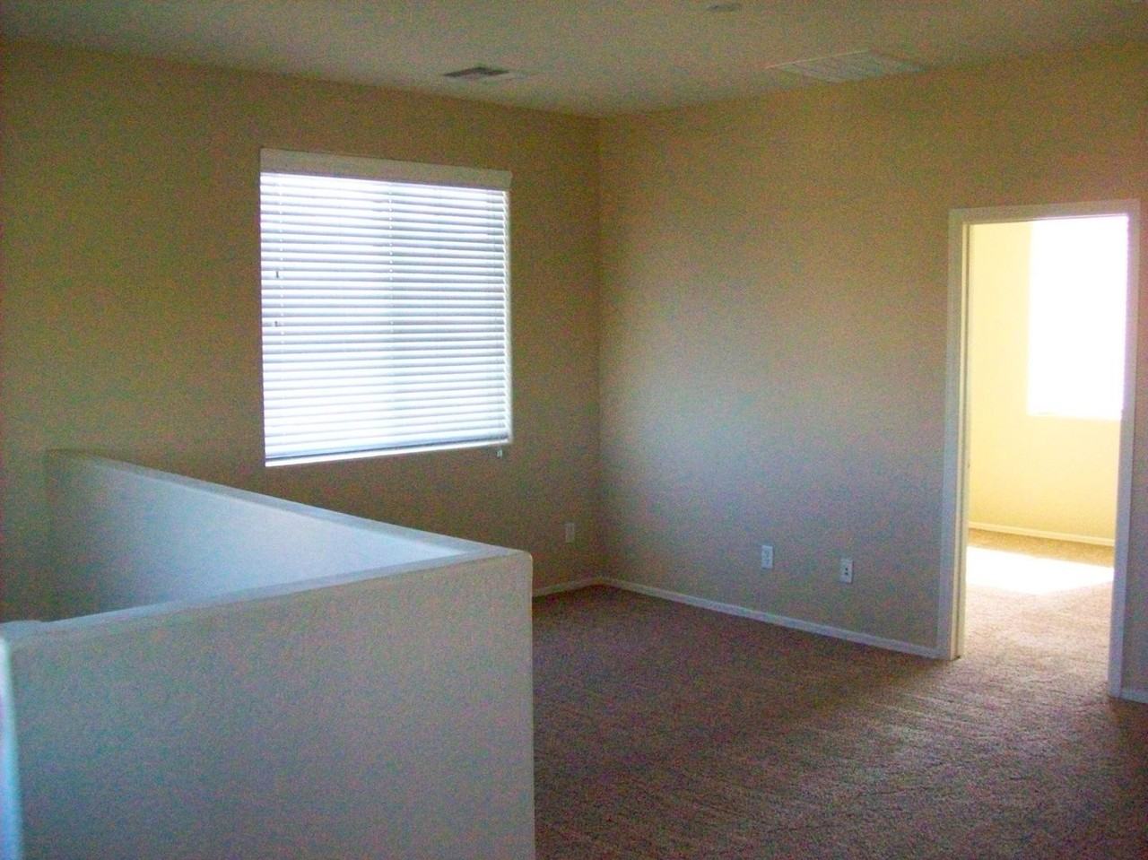 3124 S Lois Ln - Photo 5 of 11